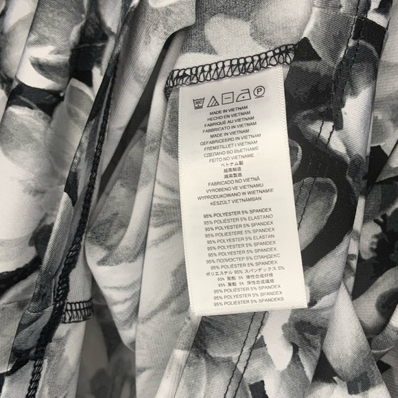 3/20$ Large Michael Kors sleeveless blouse. - Picture 4 of 6